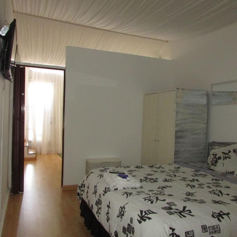 Casa De Huespedes Shalom Victoria Guest House โบโกตา ภายนอก รูปภาพ