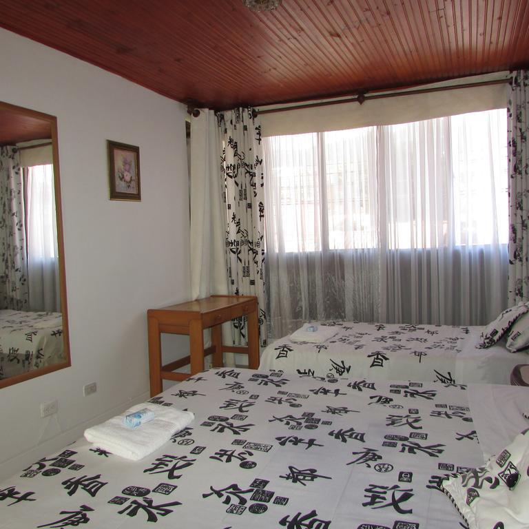 Casa De Huespedes Shalom Victoria Guest House โบโกตา ภายนอก รูปภาพ