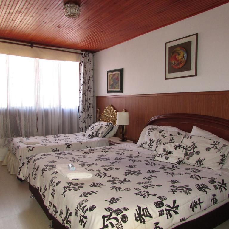 Casa De Huespedes Shalom Victoria Guest House โบโกตา ภายนอก รูปภาพ