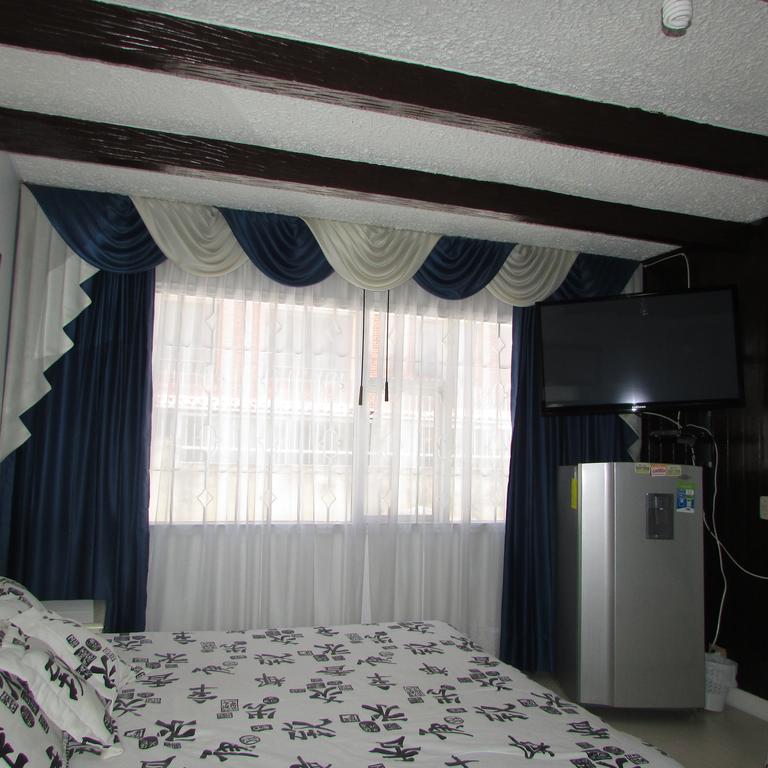 Casa De Huespedes Shalom Victoria Guest House โบโกตา ภายนอก รูปภาพ