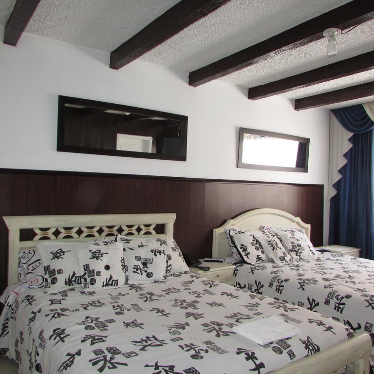 Casa De Huespedes Shalom Victoria Guest House โบโกตา ภายนอก รูปภาพ