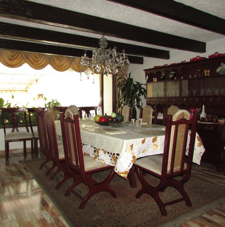 Casa De Huespedes Shalom Victoria Guest House โบโกตา ภายนอก รูปภาพ