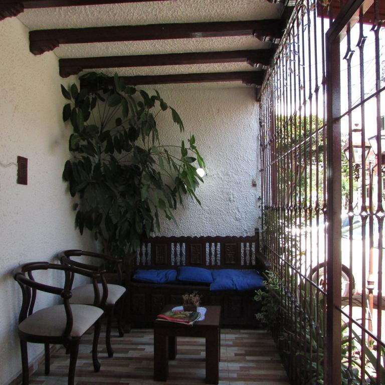 Casa De Huespedes Shalom Victoria Guest House โบโกตา ภายนอก รูปภาพ