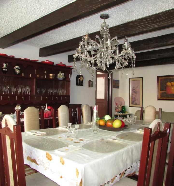 Casa De Huespedes Shalom Victoria Guest House โบโกตา ภายนอก รูปภาพ