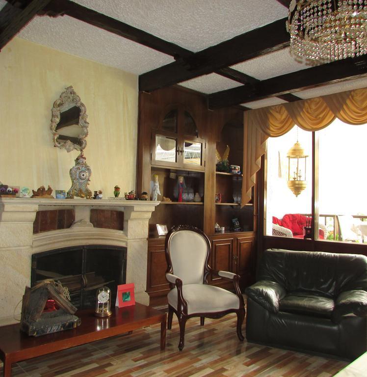 Casa De Huespedes Shalom Victoria Guest House โบโกตา ภายนอก รูปภาพ