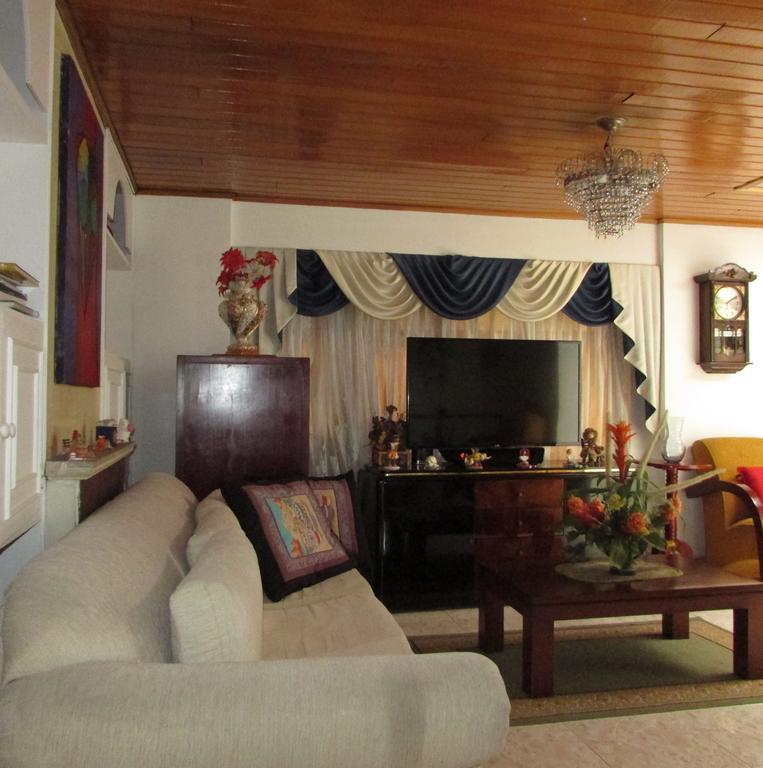 Casa De Huespedes Shalom Victoria Guest House โบโกตา ภายนอก รูปภาพ